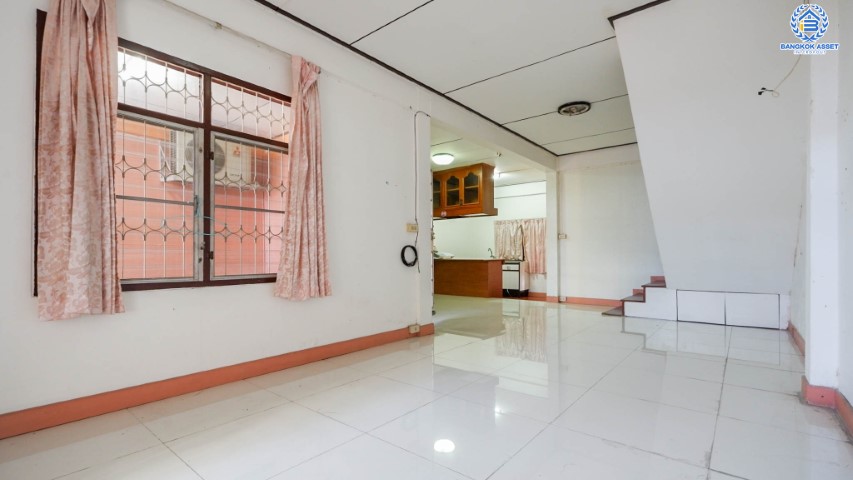 ทาวน์เฮ้าส์มือสองย่านนนทบุรี ซอย วงศ์สว่าง15 บางซื่อ บ้านสวยพร้อมเข้าอยู่ เนื้อที่ 21 ตร.ว. ฟังก์ชัน 2 ห้องนอน 2 ห้องน้ำ (แถมเครื่องปรับอากาศ 2 เครื่อง)  บนทำเลติดถนนวงศ์สว่าง เชื่อมต่อถนน รัตนาธิเบศร์ ใกล้รถไฟฟ้า "สถานีวงศ์สว่าง"